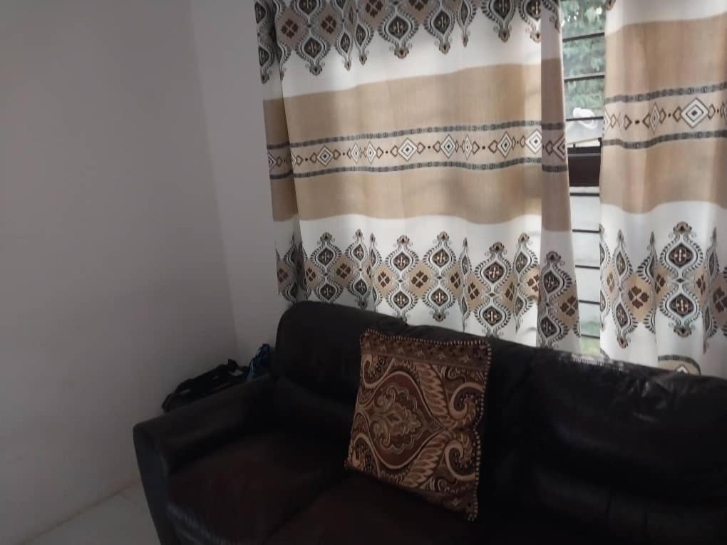 Emmrose Apartments Chingola Bagian luar foto